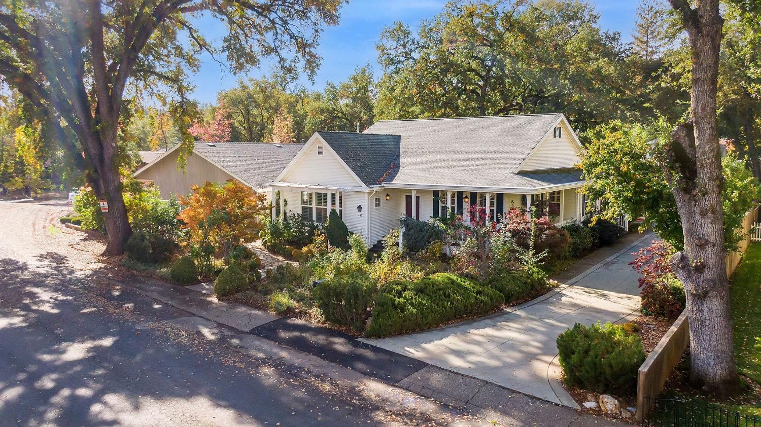 Photo of 499 Surrey Ln in Murphys, CA
