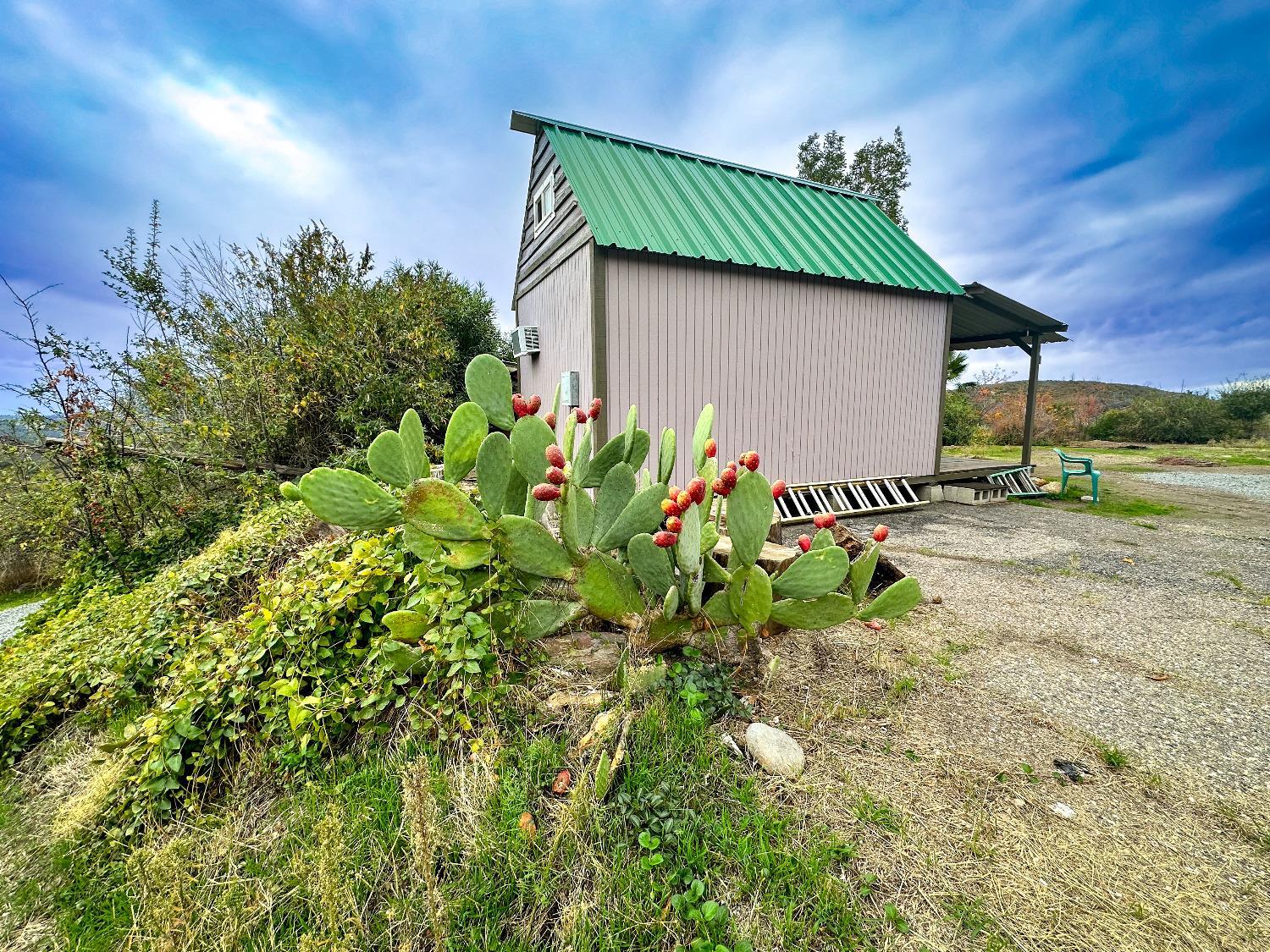 Photo of 6910 Old Gulch Rd in Mountain Ranch, CA