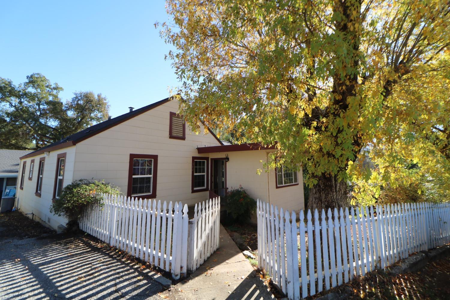 Photo of 382 Roberts Ave in San Andreas, CA