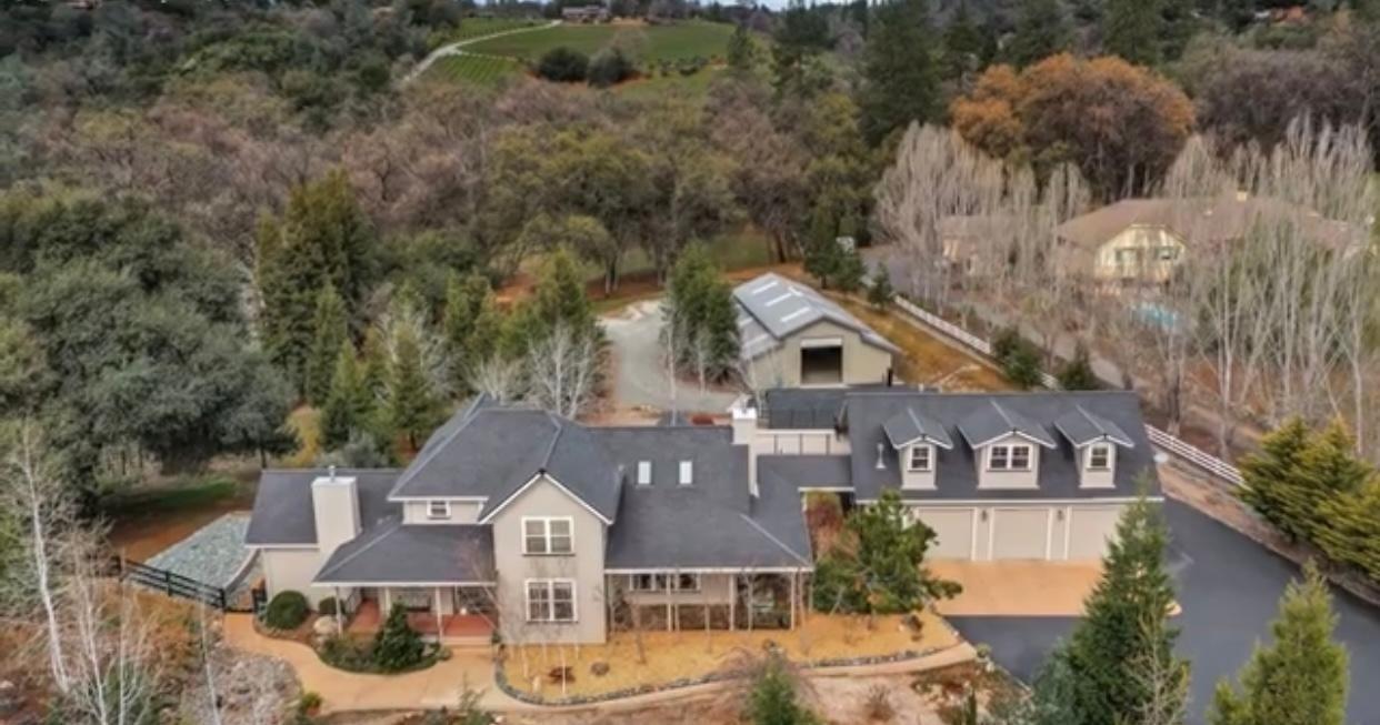 Photo of 965 Chardonnay Ct in Murphys, CA