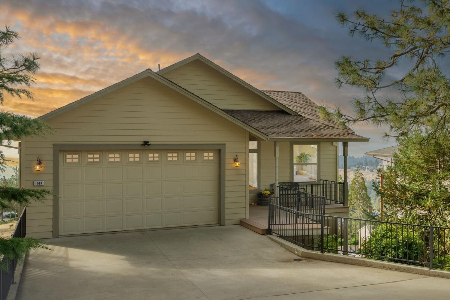 Photo of 1144 Heather Dr in Murphys, CA