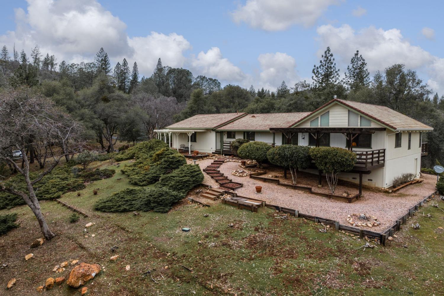Photo of 8209 Mountain Meadow Dr in Mountain Ranch, CA
