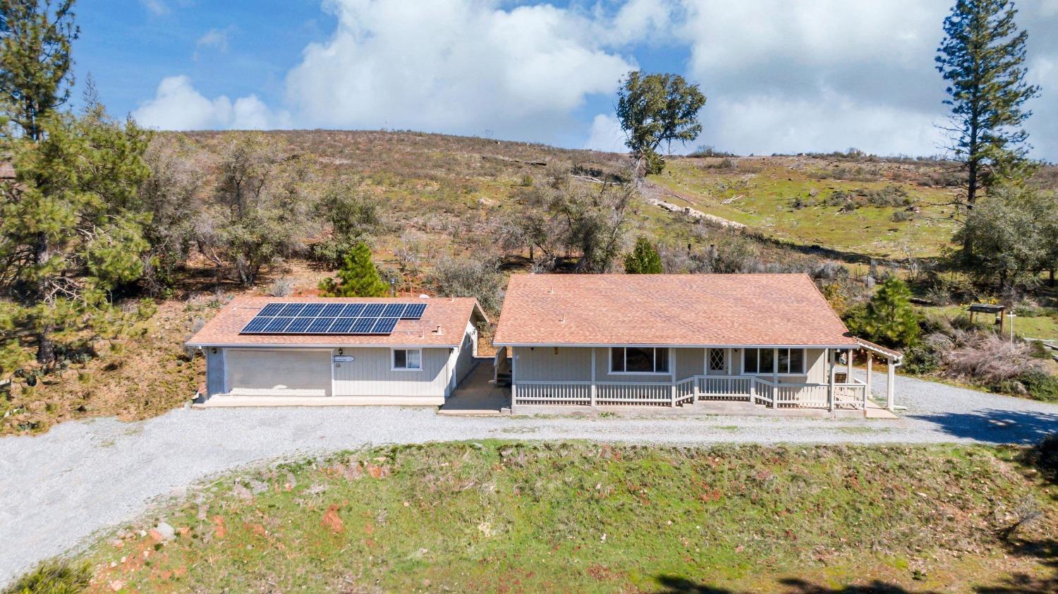 Photo of 10562 Ponderosa Wy in Mountain Ranch, CA