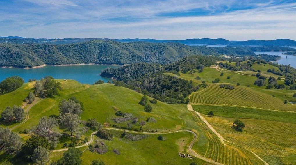 Photo of 7567 Airola Rd in Murphys, CA