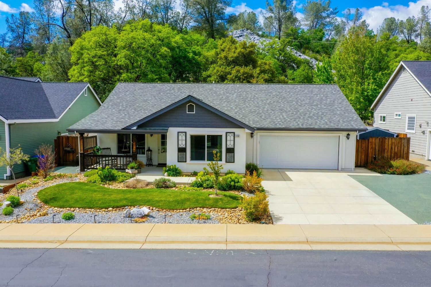 Photo of 308 Oak Tree Cir in Murphys, CA