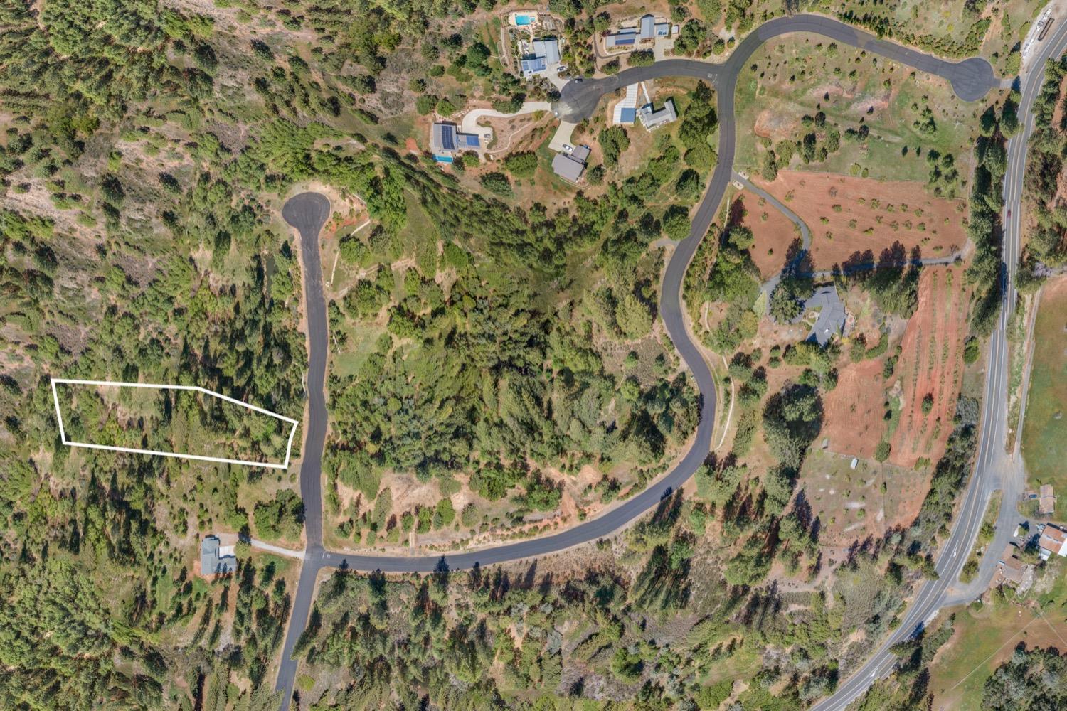 Photo of 191 Red Apple Dr in Murphys, CA