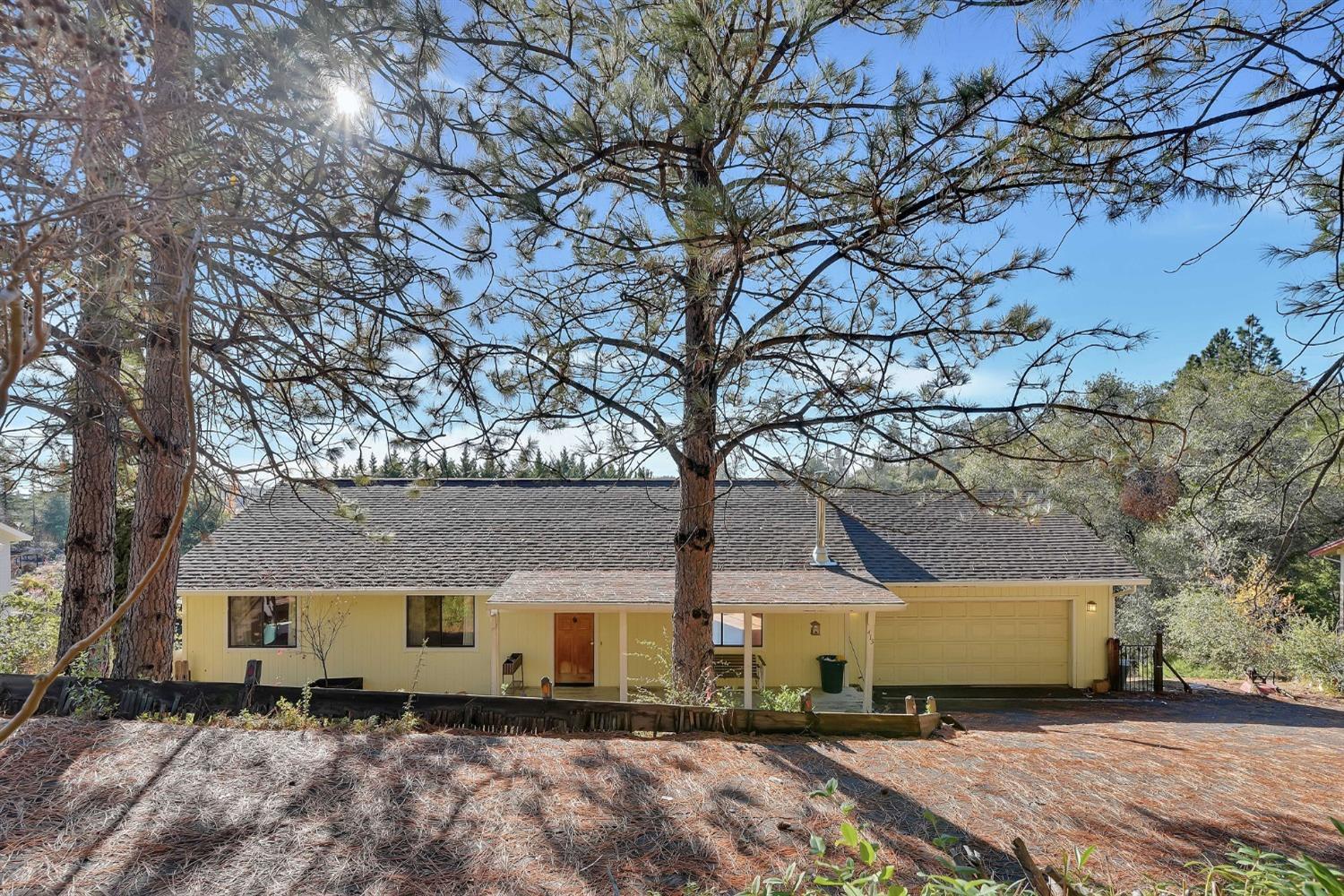 Photo of 413 Wyldewood Dr in Murphys, CA
