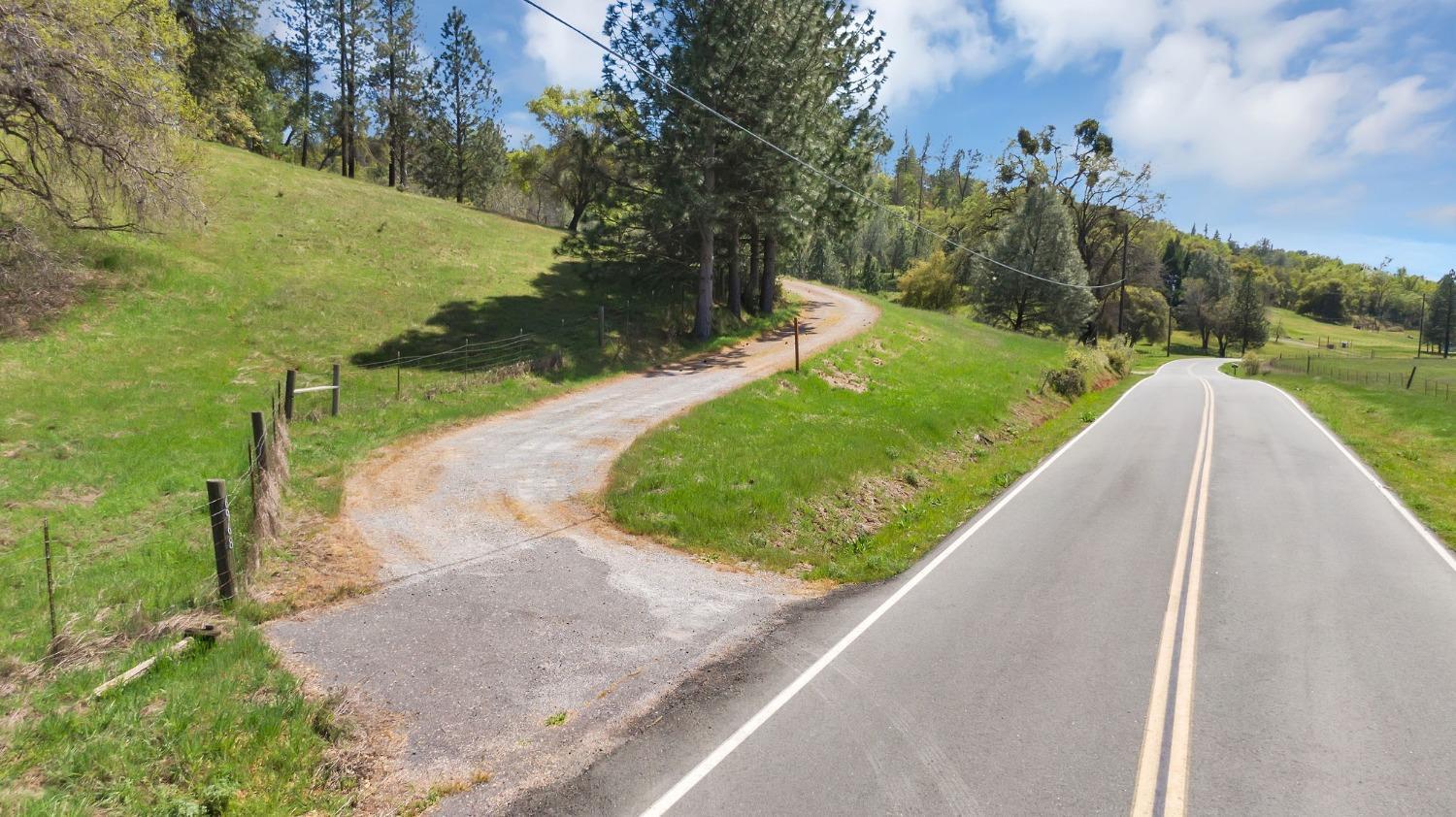 Photo of 6968 Michel Rd in Mountain Ranch, CA