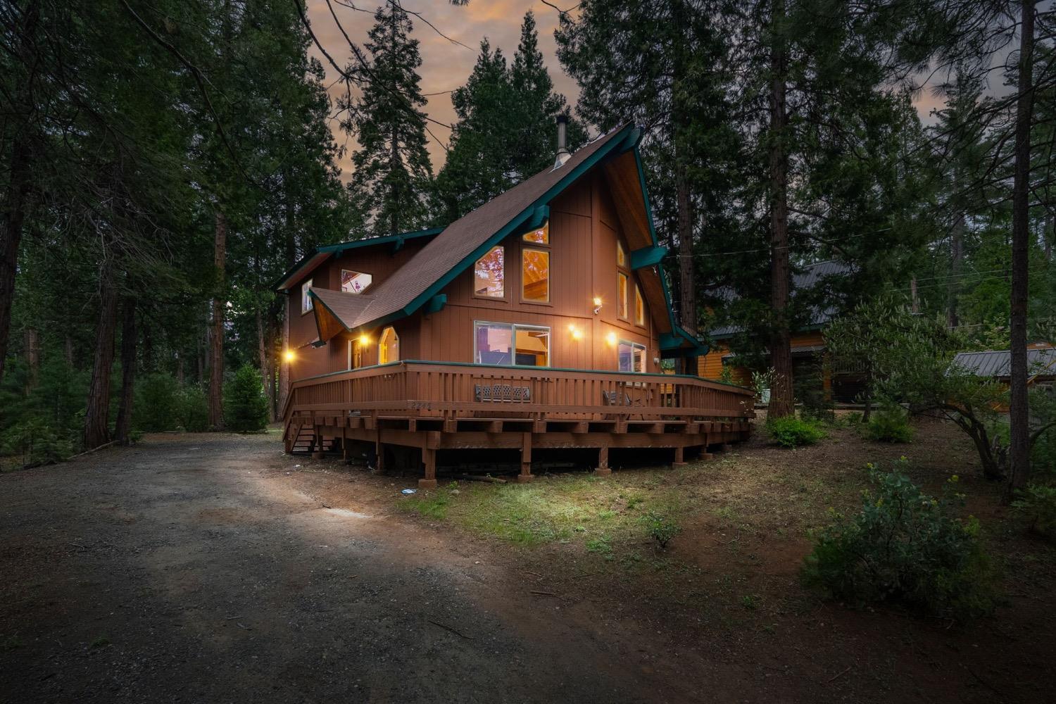 Photo of 2245 Castlewood Ln in Arnold, CA
