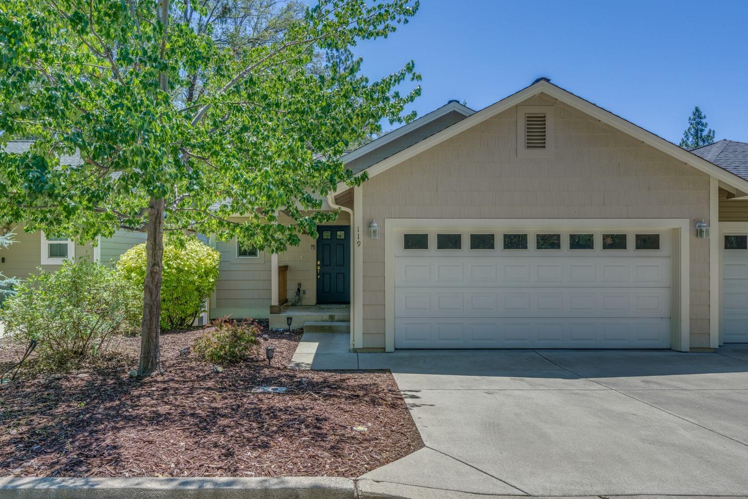 Photo of 119 Fairway Village Ct in Murphys, CA