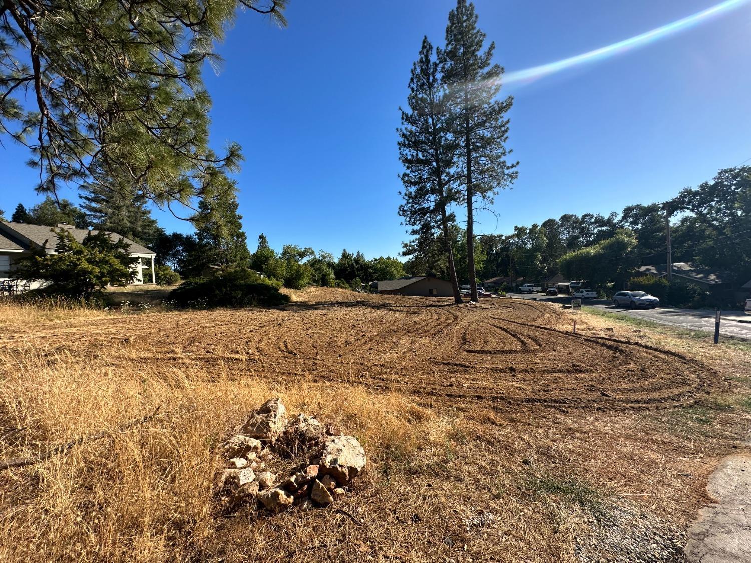 Photo of 0 Watkins St (Apn 068022043) in Murphys, CA