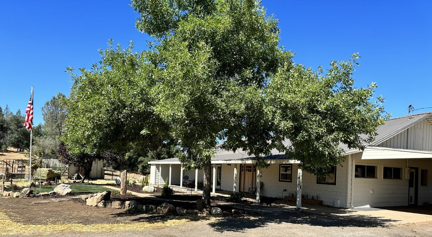 Photo of 5572 Darby Ln in Murphys, CA