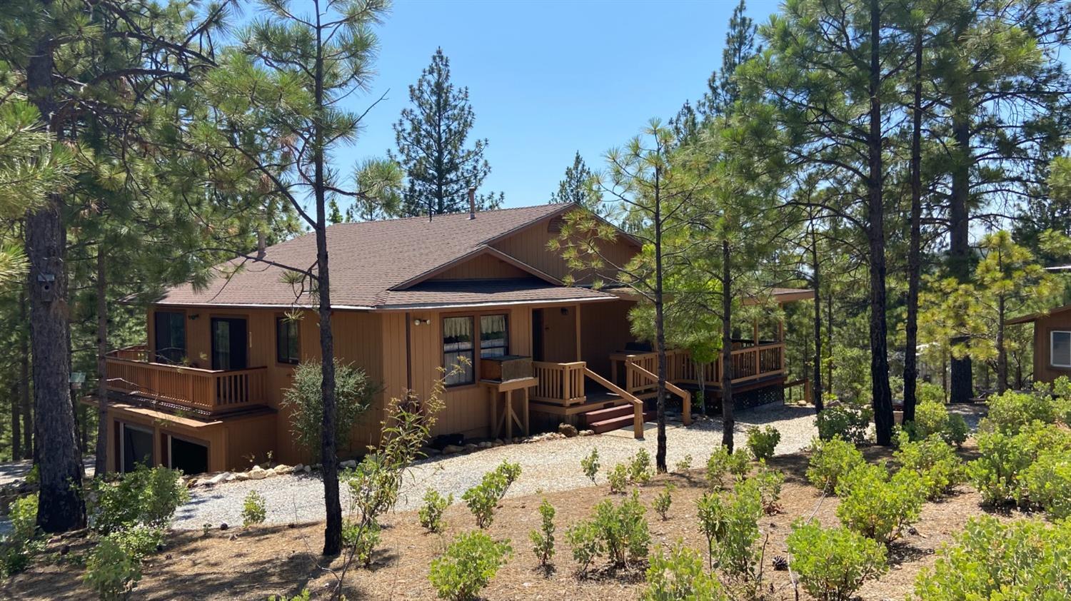Photo of 8101 Lakeside Dr in Mountain Ranch, CA