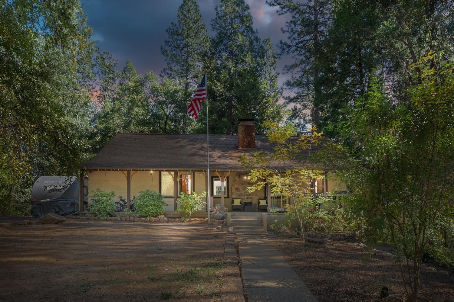 Photo of 5131 Hillcrest Dr in Hathaway Pines, CA