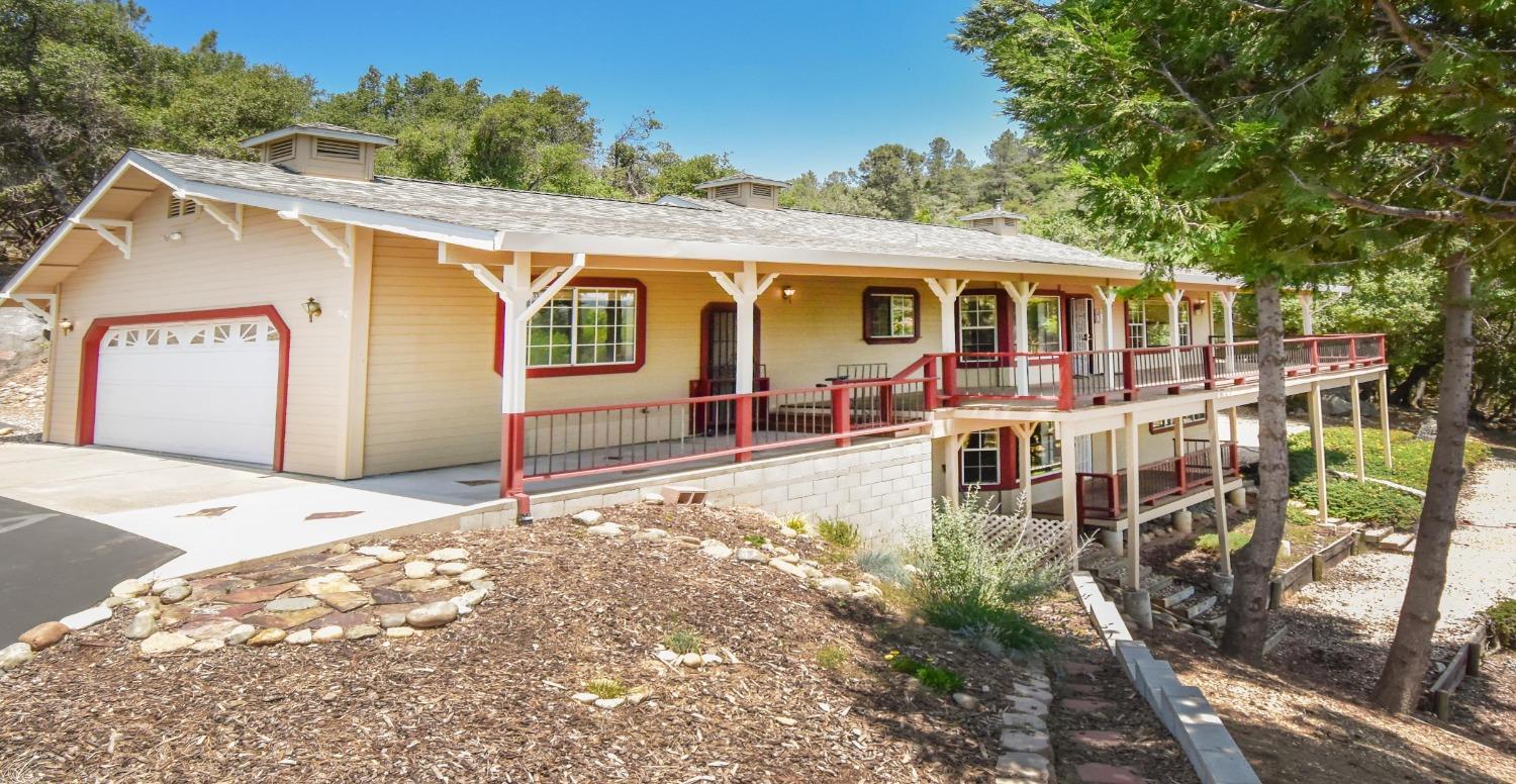 Photo of 22271 Paseo De Los Portales Rd in Sonora, CA