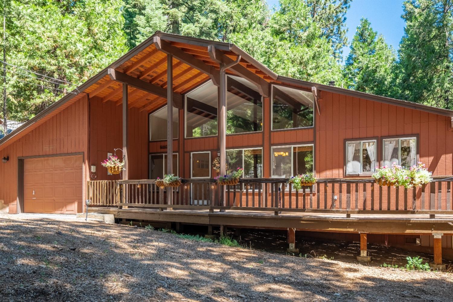 Photo of 1411 Pawnee Dr in Arnold, CA