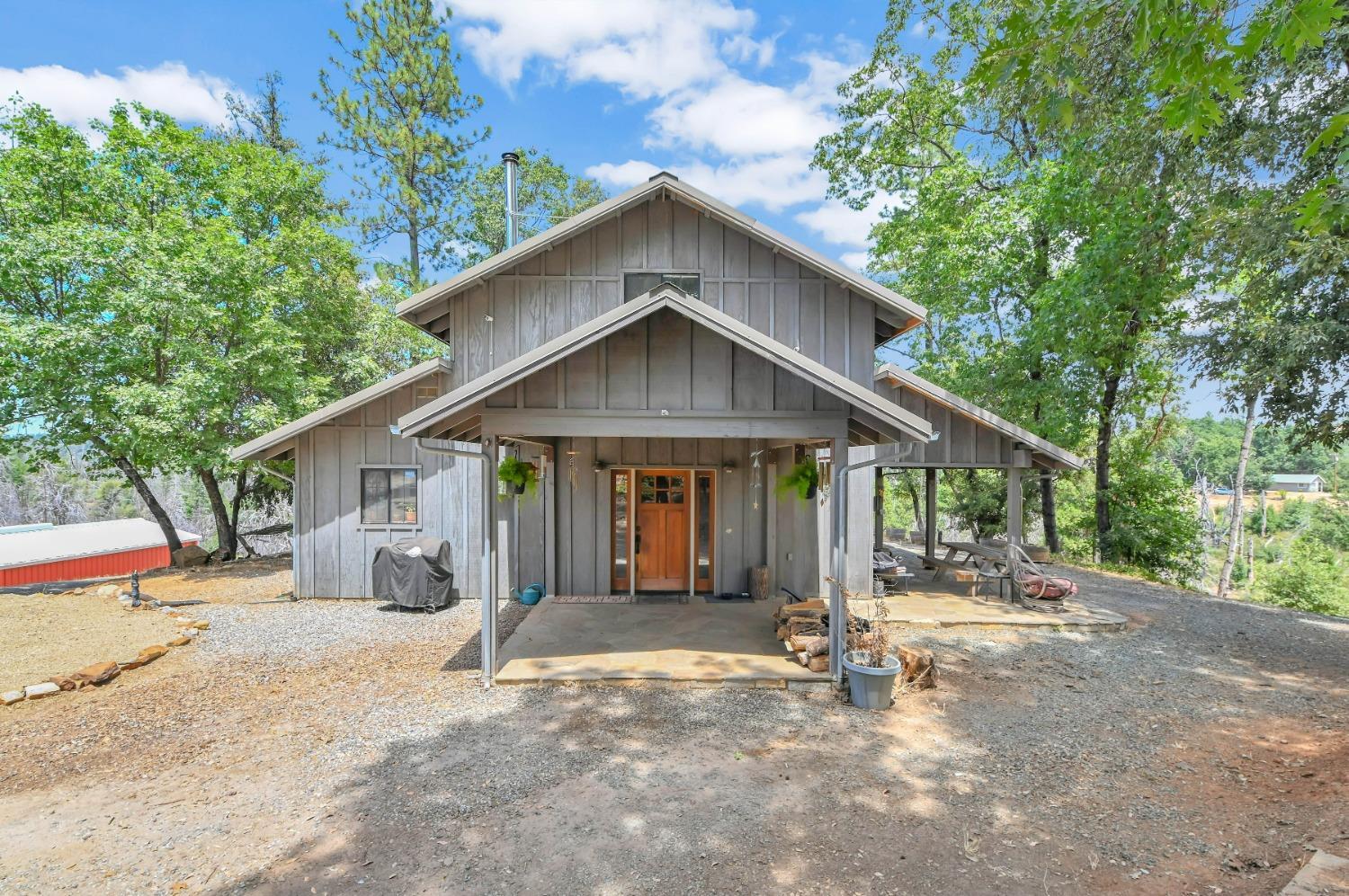 Photo of 6640 Railroad Flat Rd in Mountain Ranch, CA