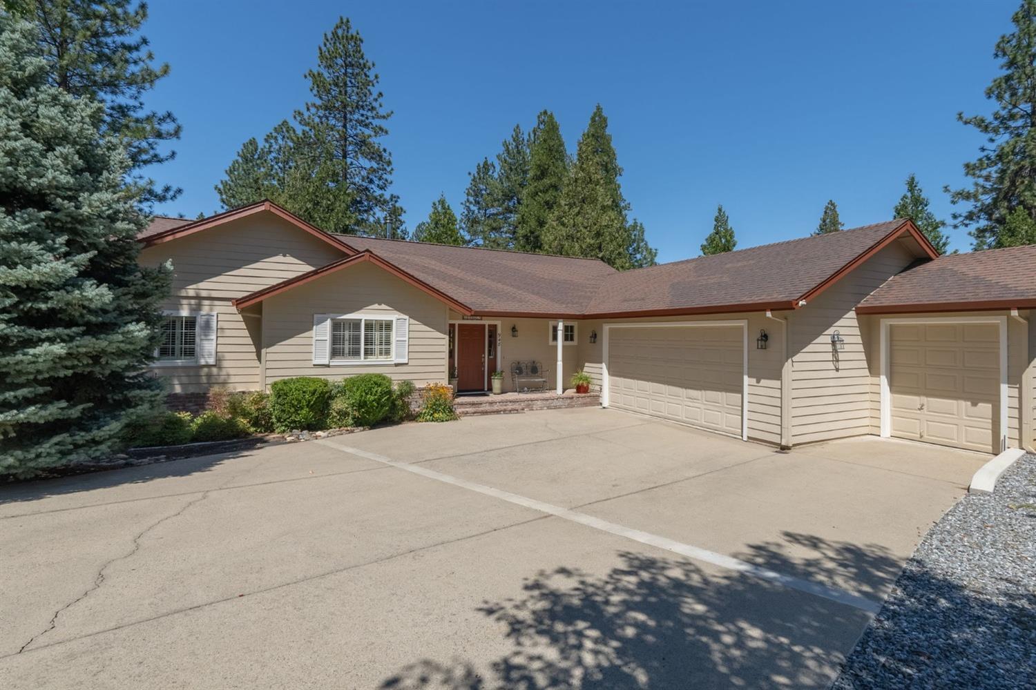 Photo of 948 Fairway Ct in Murphys, CA