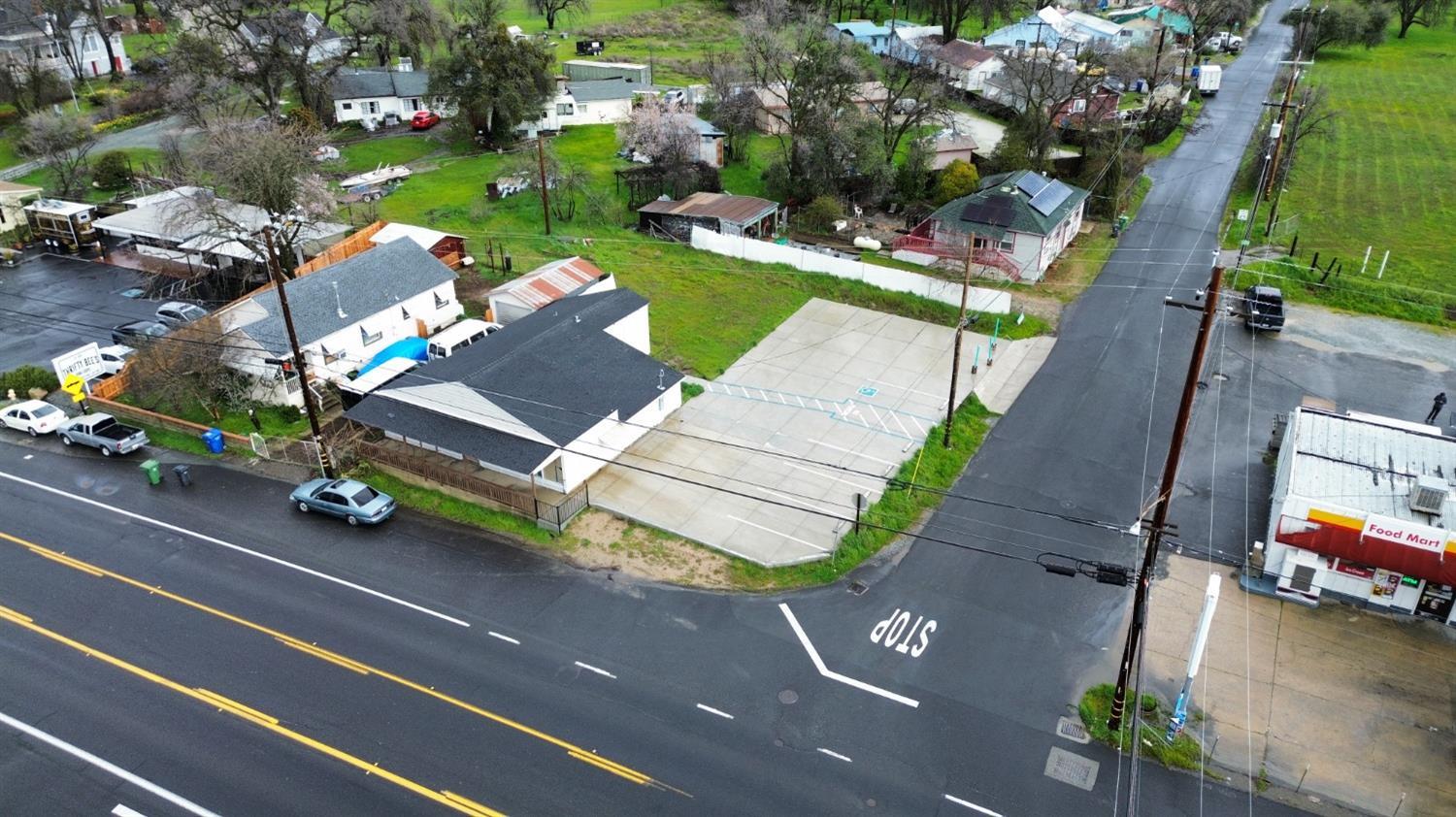Prime Commercial Opportunity: 1550 sq ft building on a .23-acre corner lot for sale! Unbeatable location near a busy intersection, across from McDonald's, Starbucks, CVS, and a Shell Gas Station. Perfect for your office space, retail, or restaurant venture. Call 209-969-3549 for a showing!