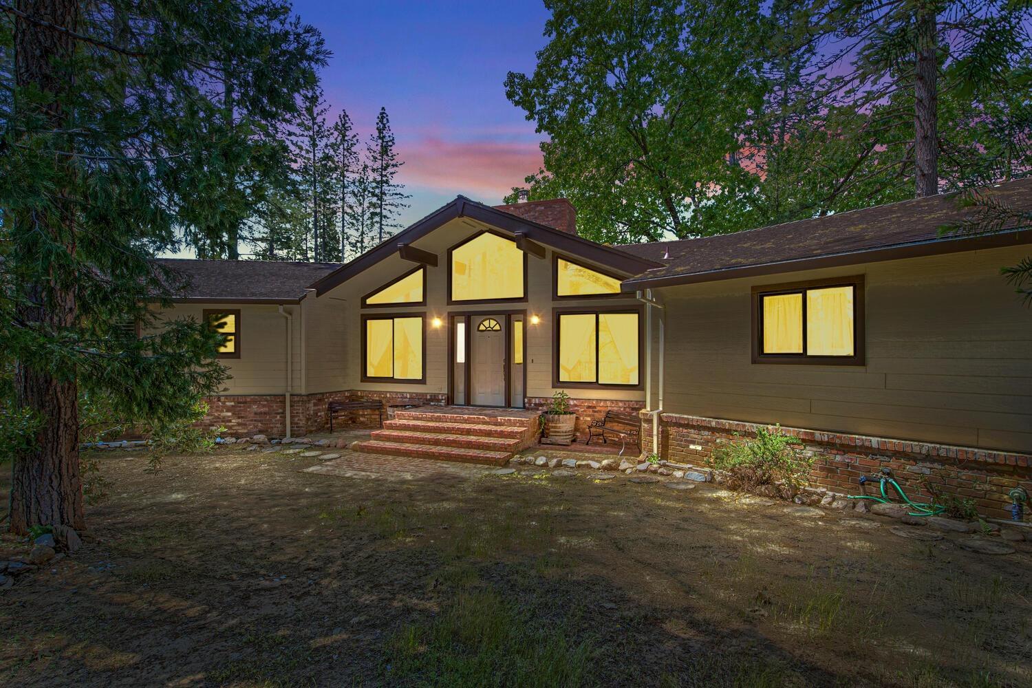 Photo of 18500 Pine Tree Wy in Mountain Ranch, CA