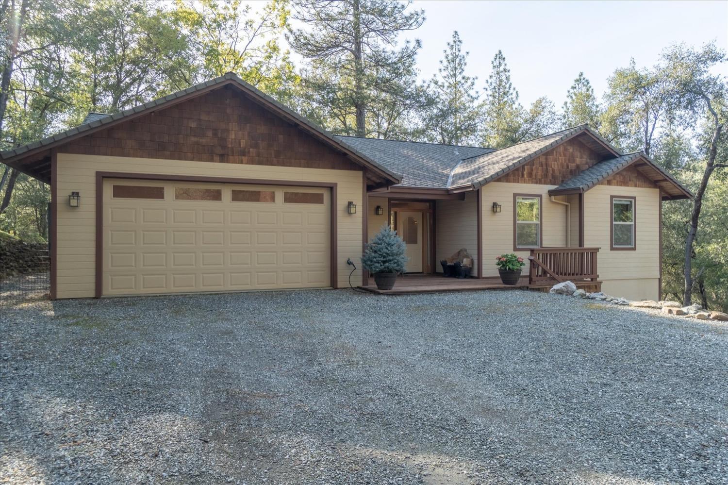 Photo of 1601 Coyote Dr in Murphys, CA