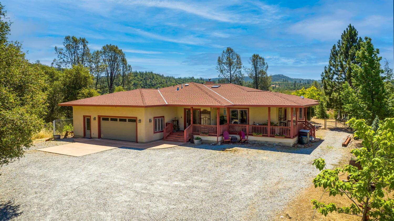 Photo of 5603 Gold Mountain Rd in Mountain Ranch, CA