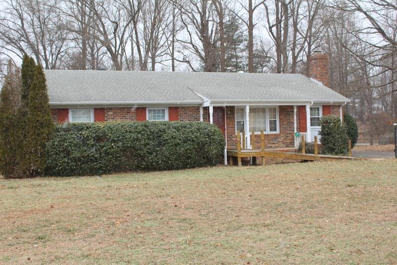 Nice Ranch in Mechanicsville just off Lee Davis Rd. in Aspen Hill Farms. Convenient location feature