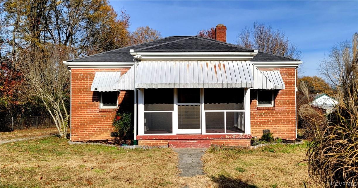 Move-in ready!!! Solid brick home perfect for a first-time homebuyer, empty nester, or an investor. 
