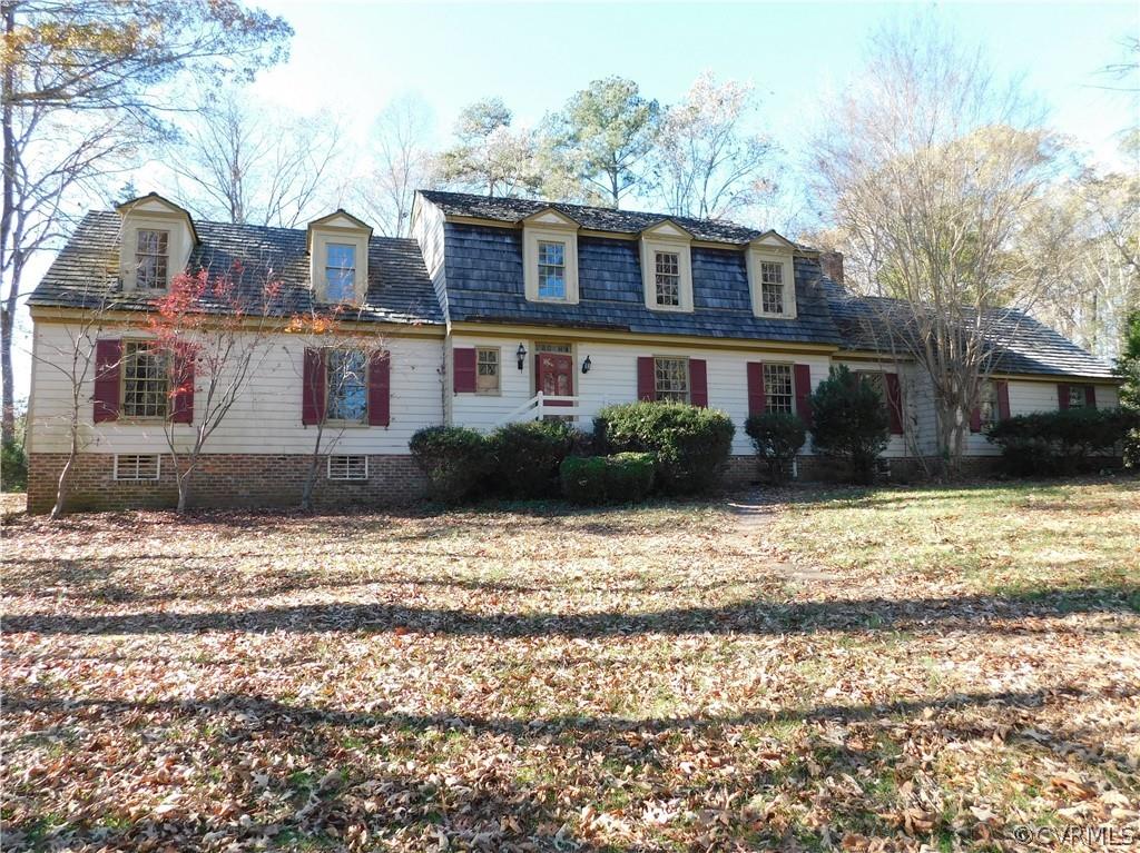 Great opportunity in the desired Bexley subdivision! This Dutch colonial home offers 4 bedrooms, 3 b