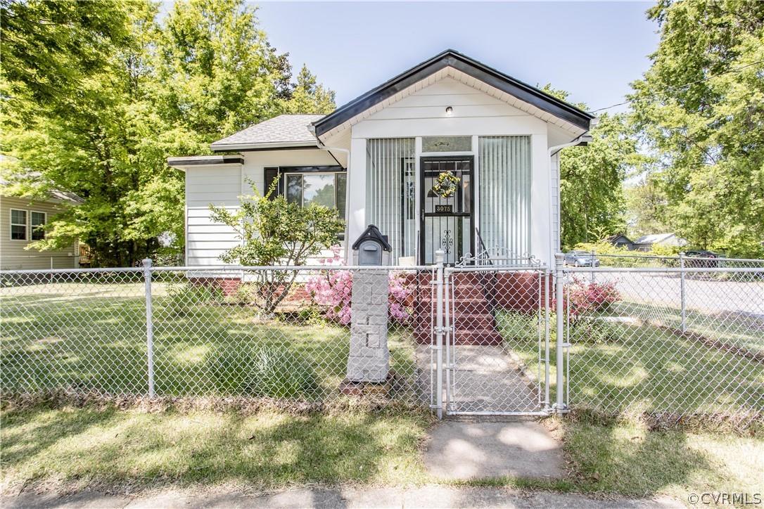 Welcome to this adorable, 2 bedroom 1.5 bath renovated bungalow in Richmond. As you enter this home 