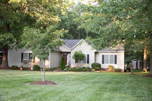 Spacious & inviting 3 bedroom, 2 bath home w/ 1+ acres/beautifully landscaped front & back yards con
