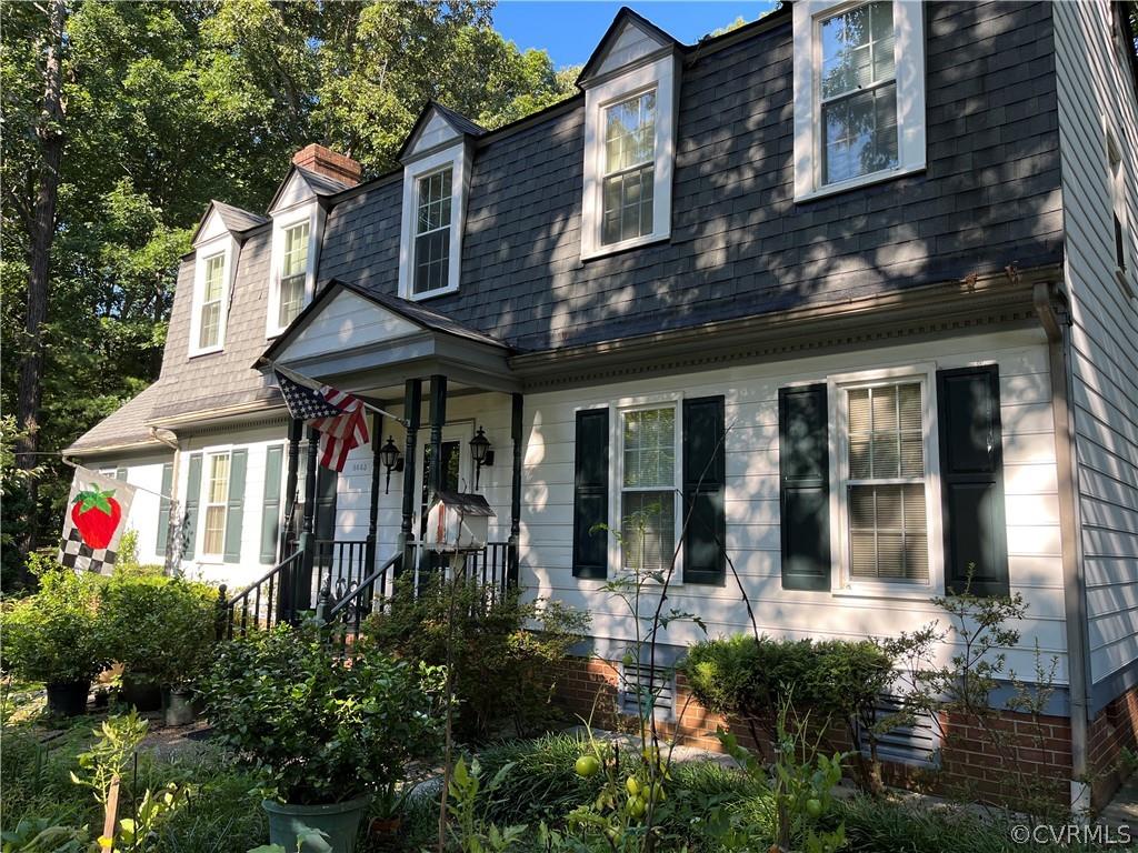 Location, Location, Location.Dutch Colonial in sought after Knollwood subdivision with award winning