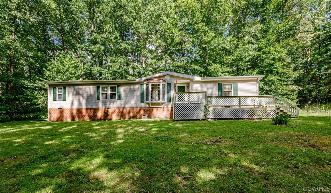 Welcome to this 3 bedroom 2 bathroom cute Powhatan home! You will walk in your front door into your 