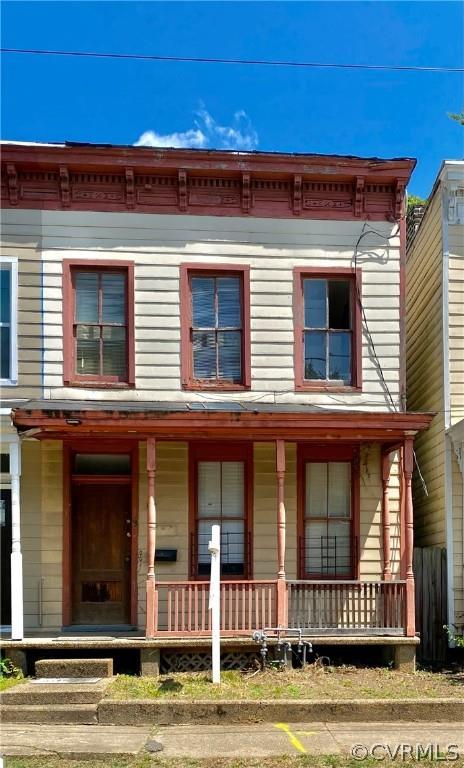 INVESTORS ONLY - Wonderful opportunity to add to your investment portfolio 4 BR 2 Bath with 2 off st