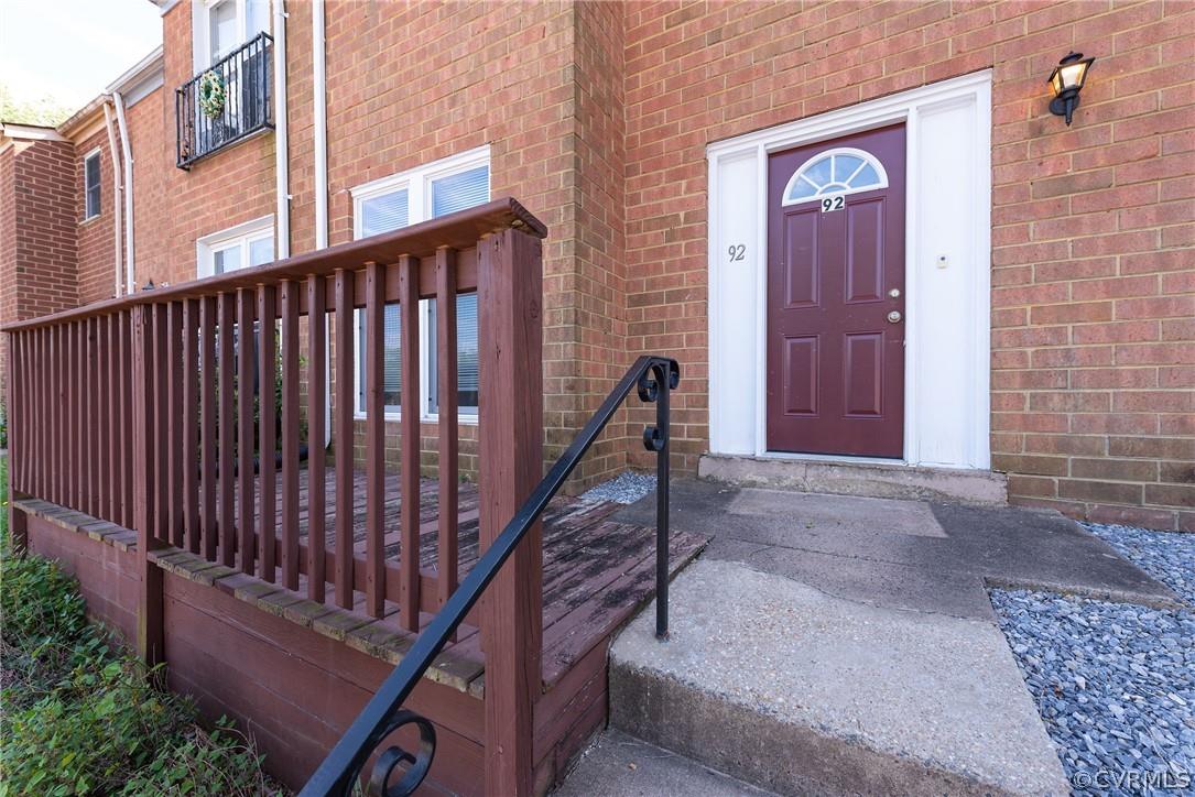 Stafford Townhome living w/conveniences of close by Interstate / Quantico / Dining / Shopping.  Kitc