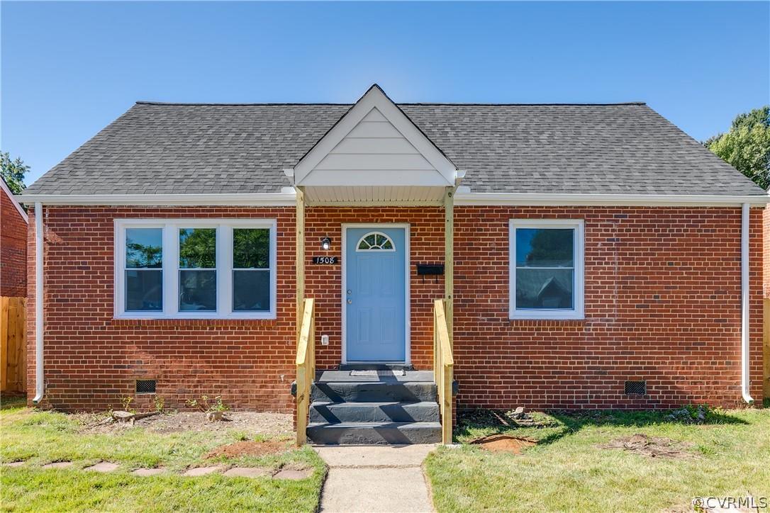 Beautifully Renovated Cape Style home located minutes from downtown RVA is now available! Low mainte