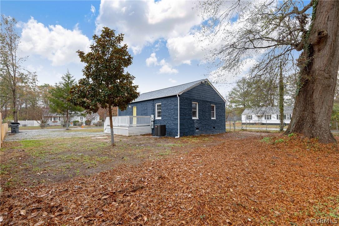 This dreamy Piney Knolls bungalow sits on almost half acre!! Flat, open, shaded lot on a quiet centr