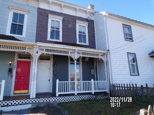 PRICE REDUCED AND BACK ON MARKET-BLOCKS FROM VCU-Come see this charming 2 bedroom traditional rowhou