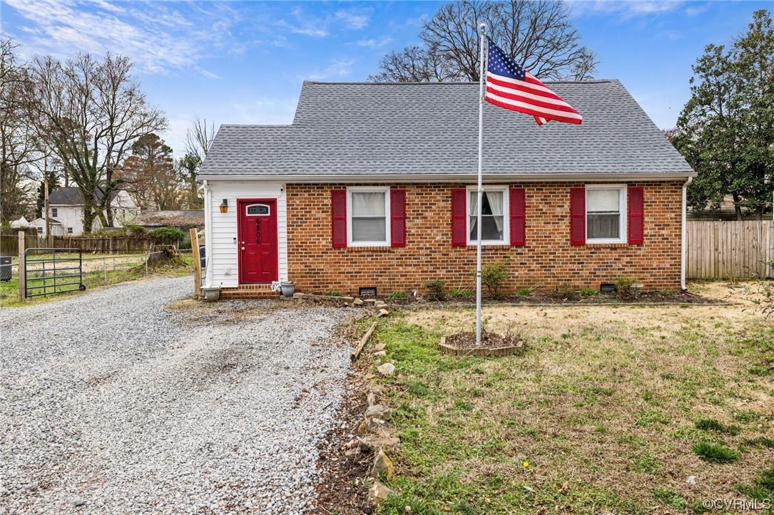Cute as a button cape ready to make all your homeownership dreams come true! 4 bedrooms, 1.5 bath wi