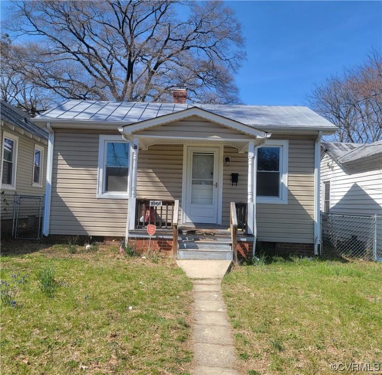 Have a look at this amazing 1 Bedroom Cottage. This one is in great condition and located in an up a