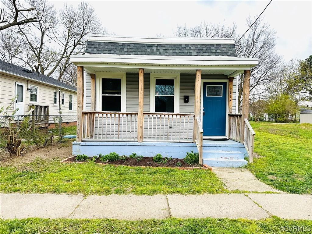 Adorable move-in ready bungalow in close proximity to the heart of Church Hill, Shockoe Bottom, and 