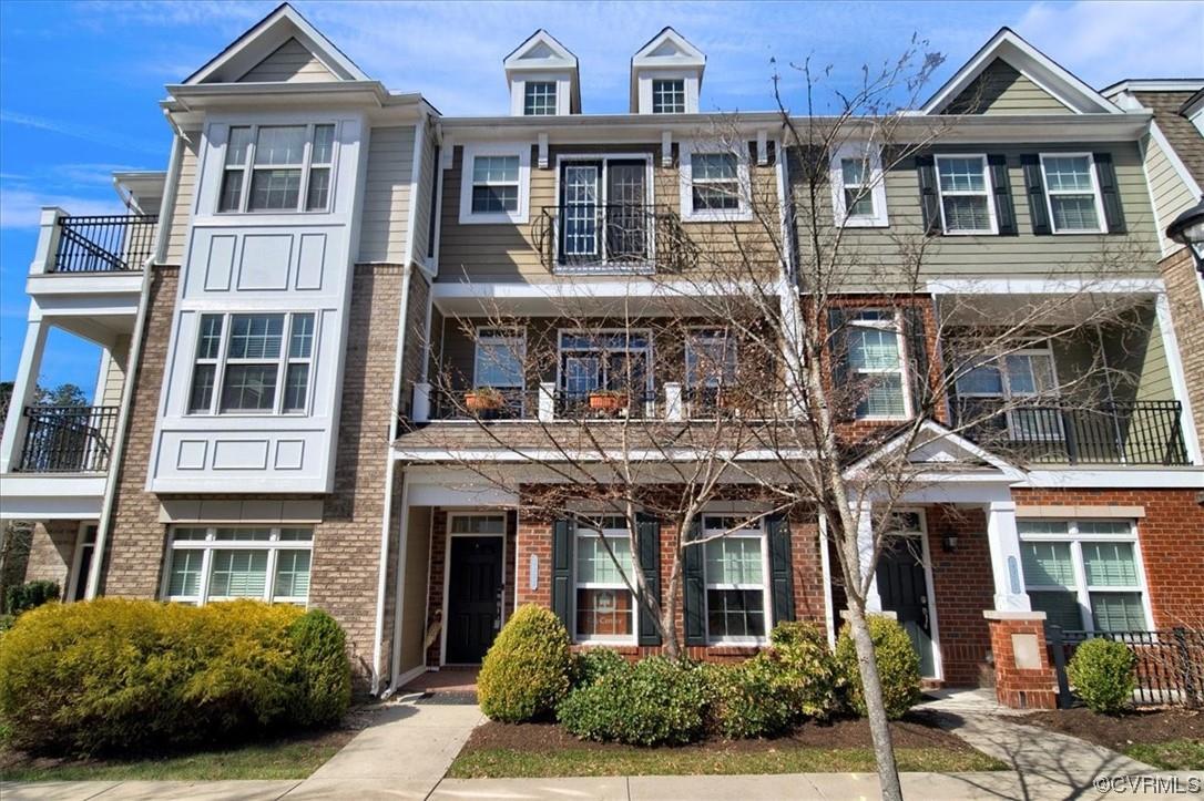 Welcome to this wonderfully maintained townhome in the highly sought after West Broad Village commun