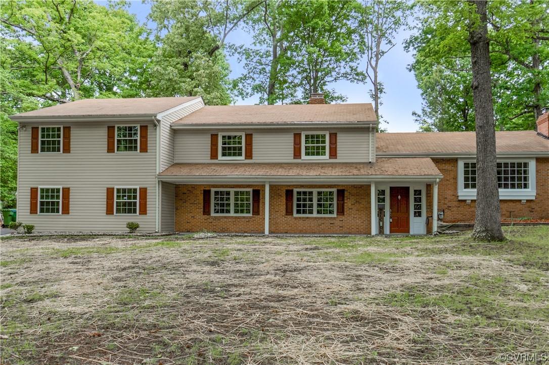 Welcome to this beautiful Tri-Level home located just minutes from James River. This home offers ple