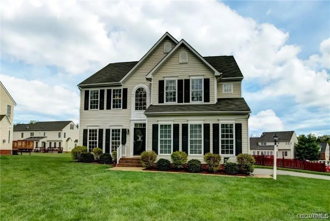 Move in ready, beautiful Transitional home on a large lot in Magnolia Ridge. Open 2-story foyer, 9 f