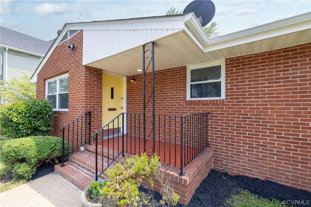 This lovely home is nestled in the quiet Battery Park community. This one-level brick ranch has 3 BR