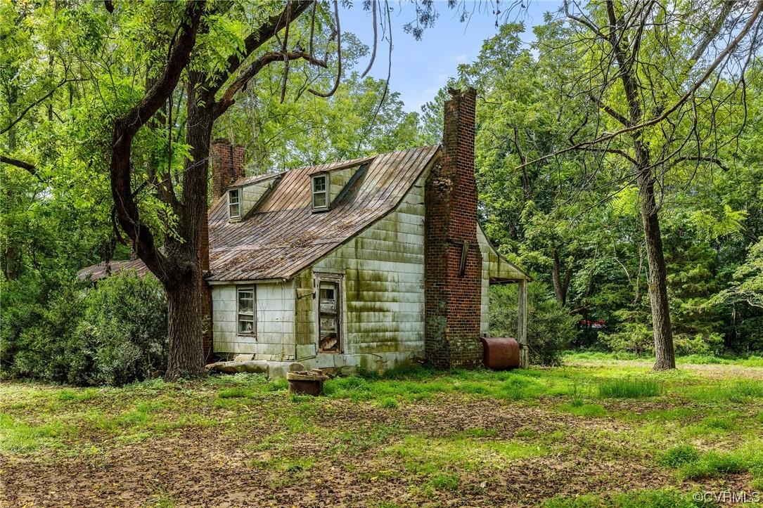 Here is your chance to own a piece of POWHATAN HISTORY! Let your imagination run wild w/ this 33 acr