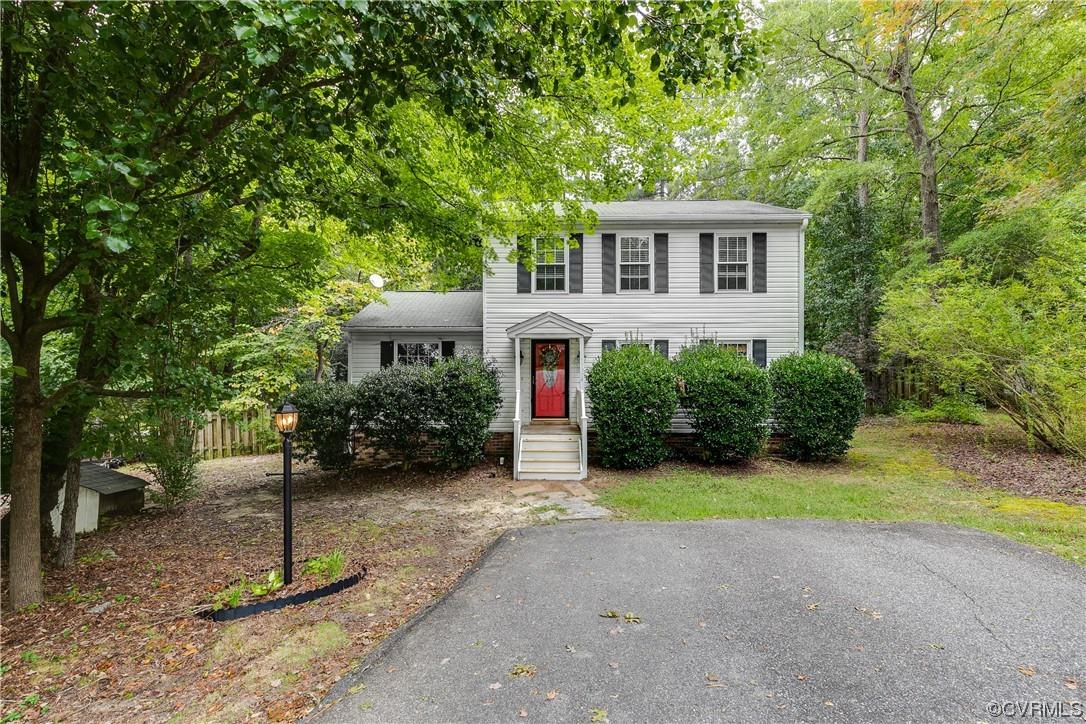 Welcome home to a wonderful colonial in the heart of Midlothian, for UNDER $300,000! This home has b